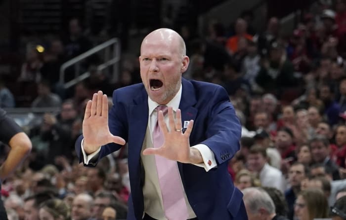 Maryland Terrapins head coach Kevin Willard gestures to his team during the first half at United Center.